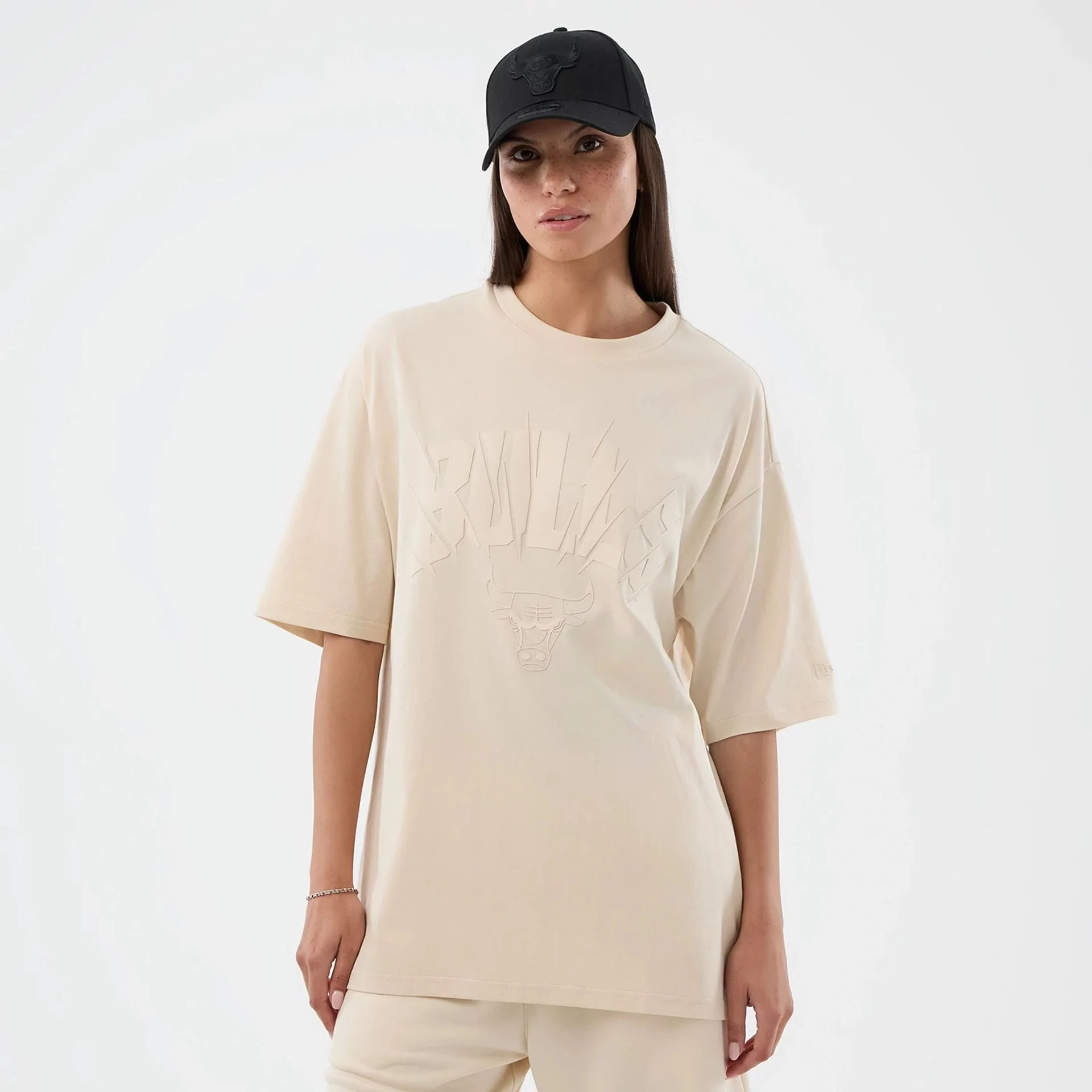 Chicago Bulls NBA Core Plus Light Beige Oversized T-Shirt - Image 4