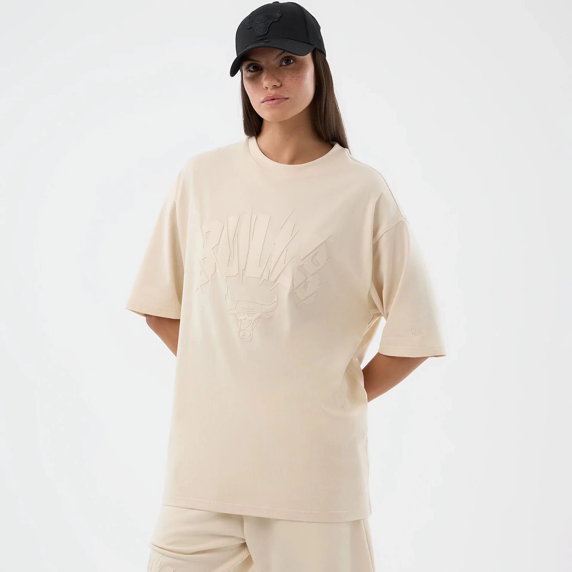 Chicago Bulls NBA Core Plus Light Beige Oversized T-Shirt - Image 7