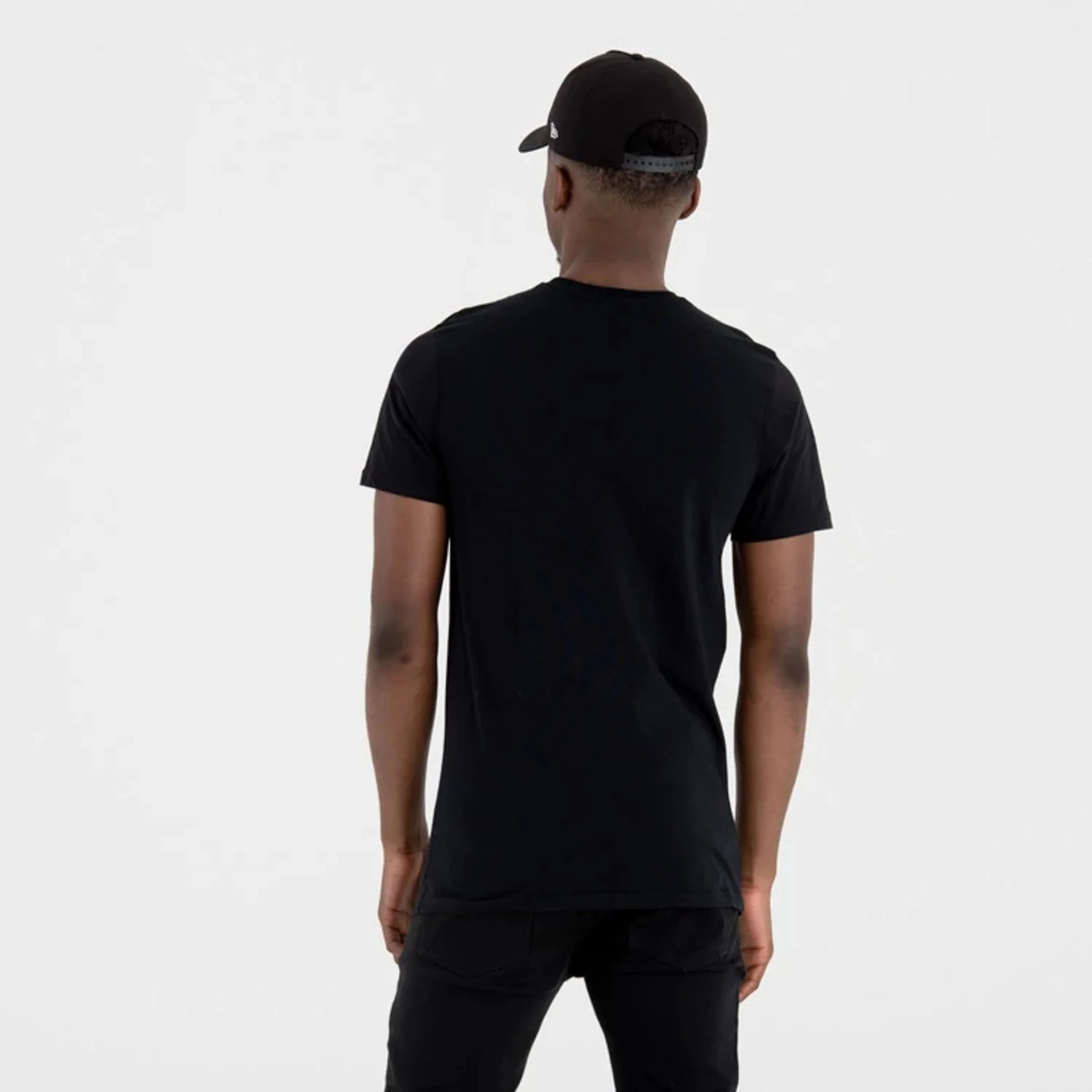 Chicago Bulls NBA Regular Black On Black T-Shirt - Image 4