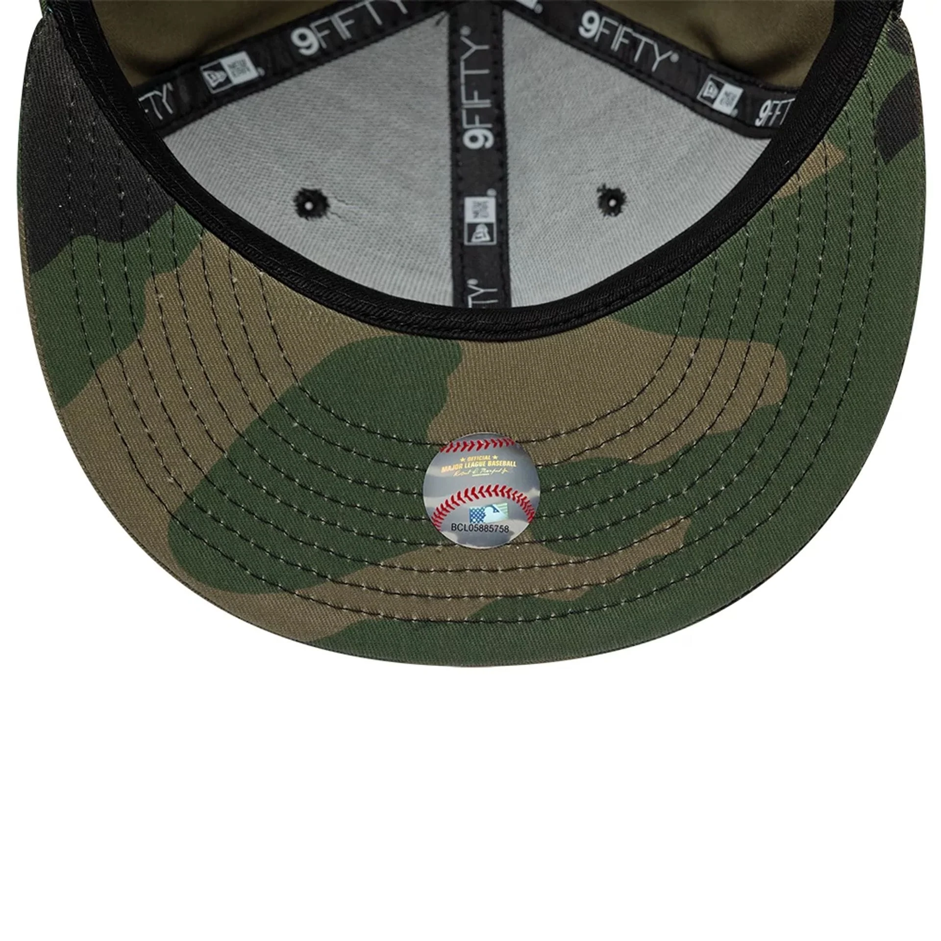 New York Yankees MLB Camo Green 9FIFTY Snapback Cap - Image 7