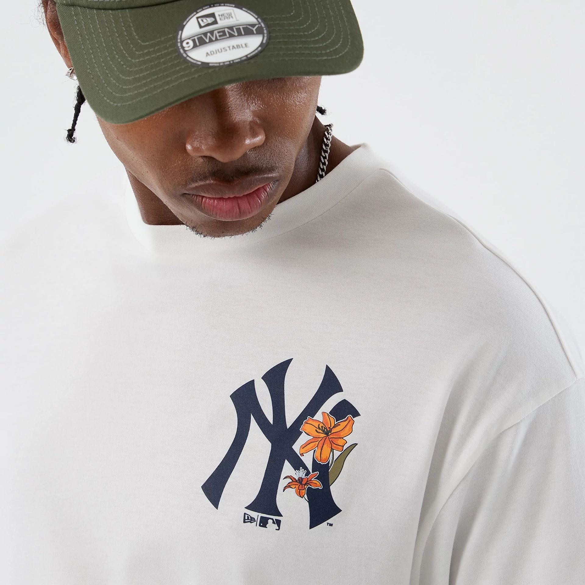 New York Yankees MLB Floral White Oversized T-Shirt - Image 8