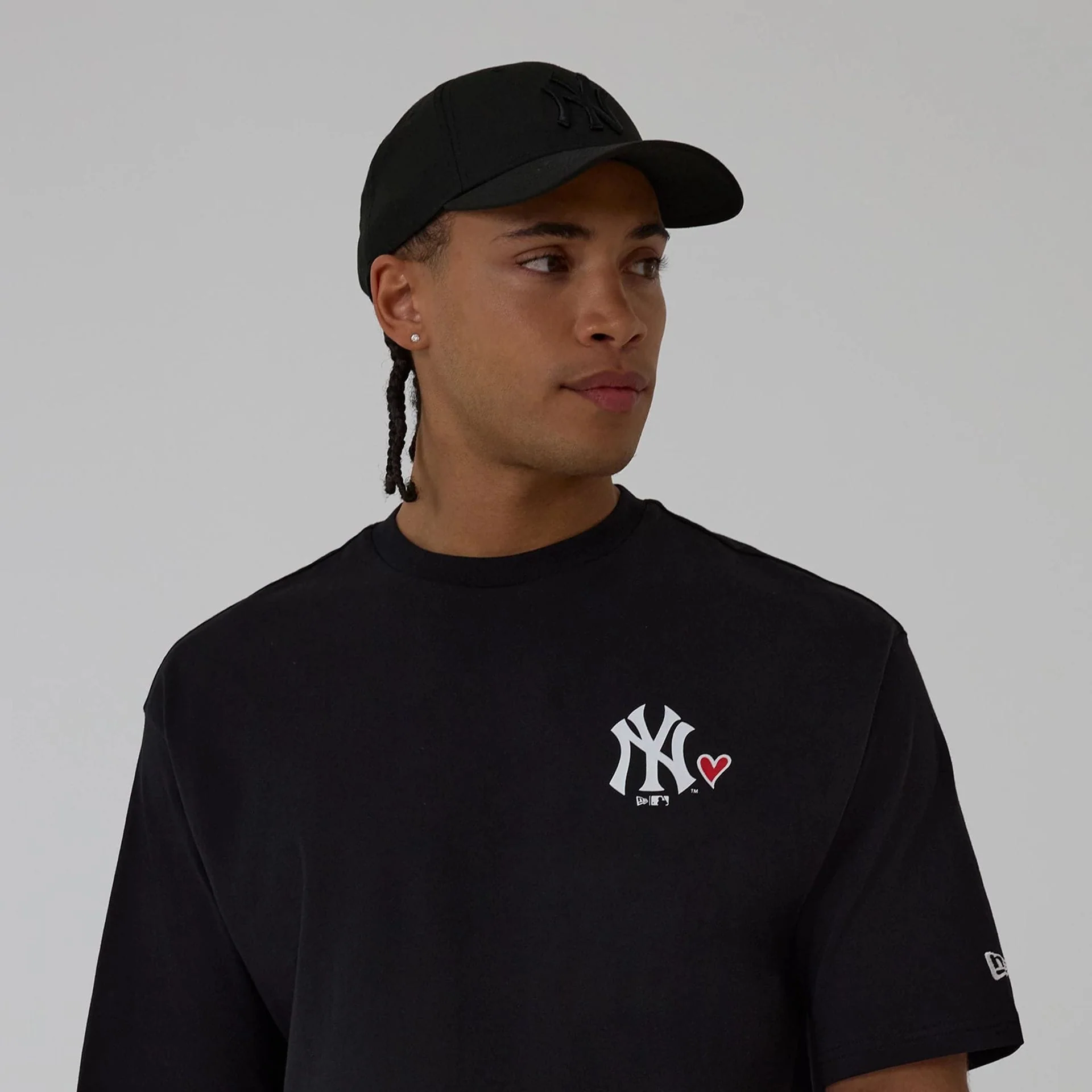 New York Yankees MLB Heart Graphic Black T-Shirt - Image 6