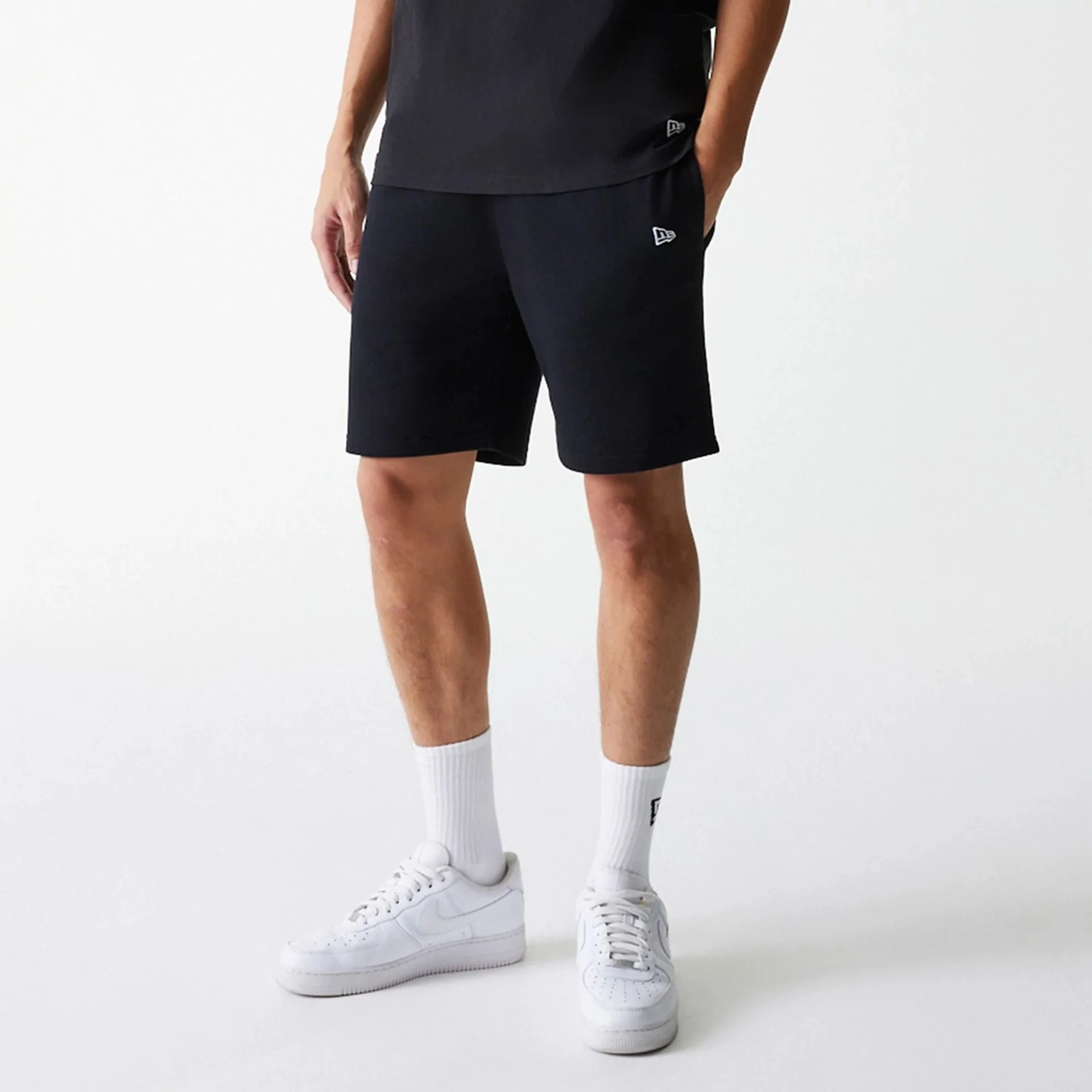 New York Yankees MLB League Essential Midi Black Shorts - Image 3