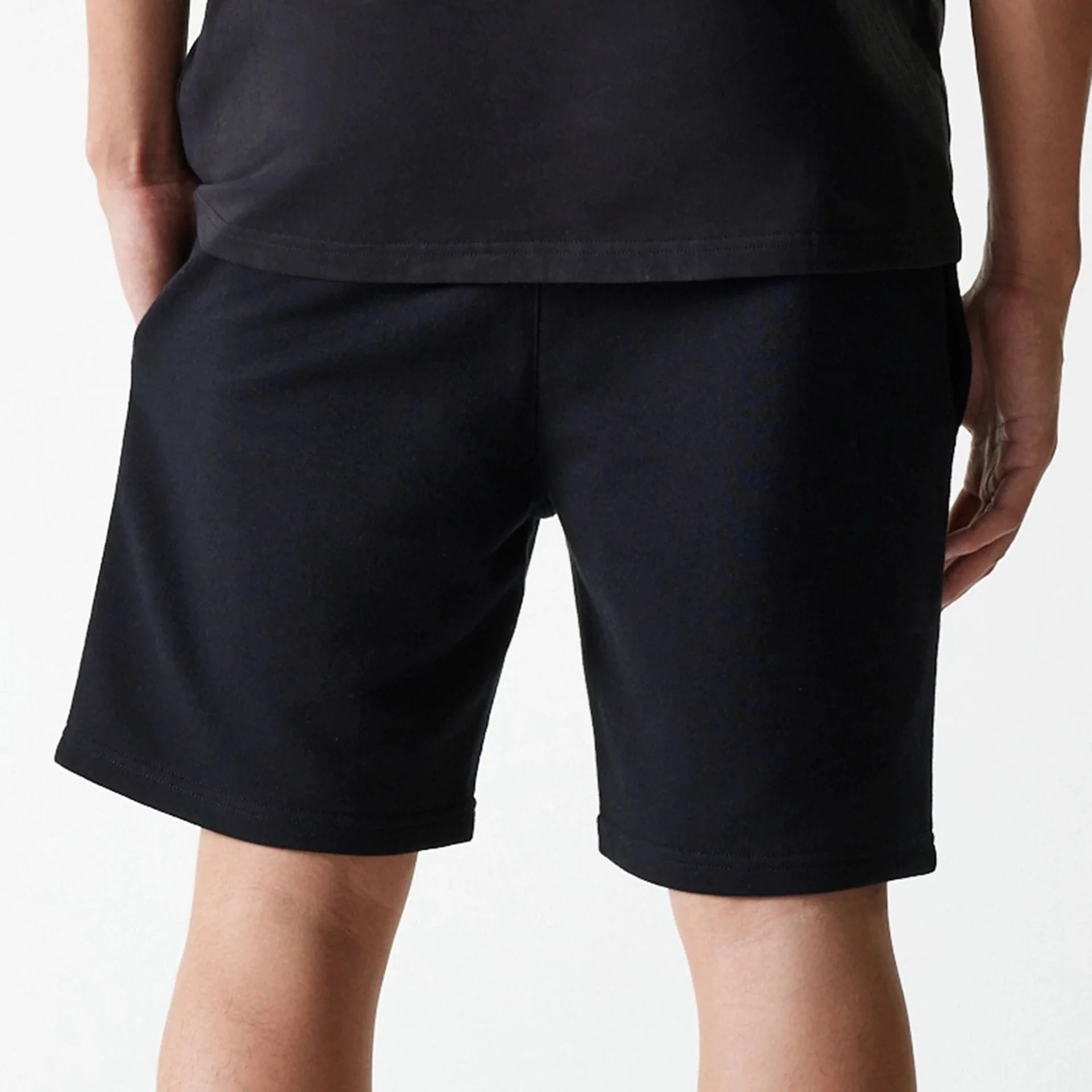 New York Yankees MLB League Essential Midi Black Shorts - Image 7