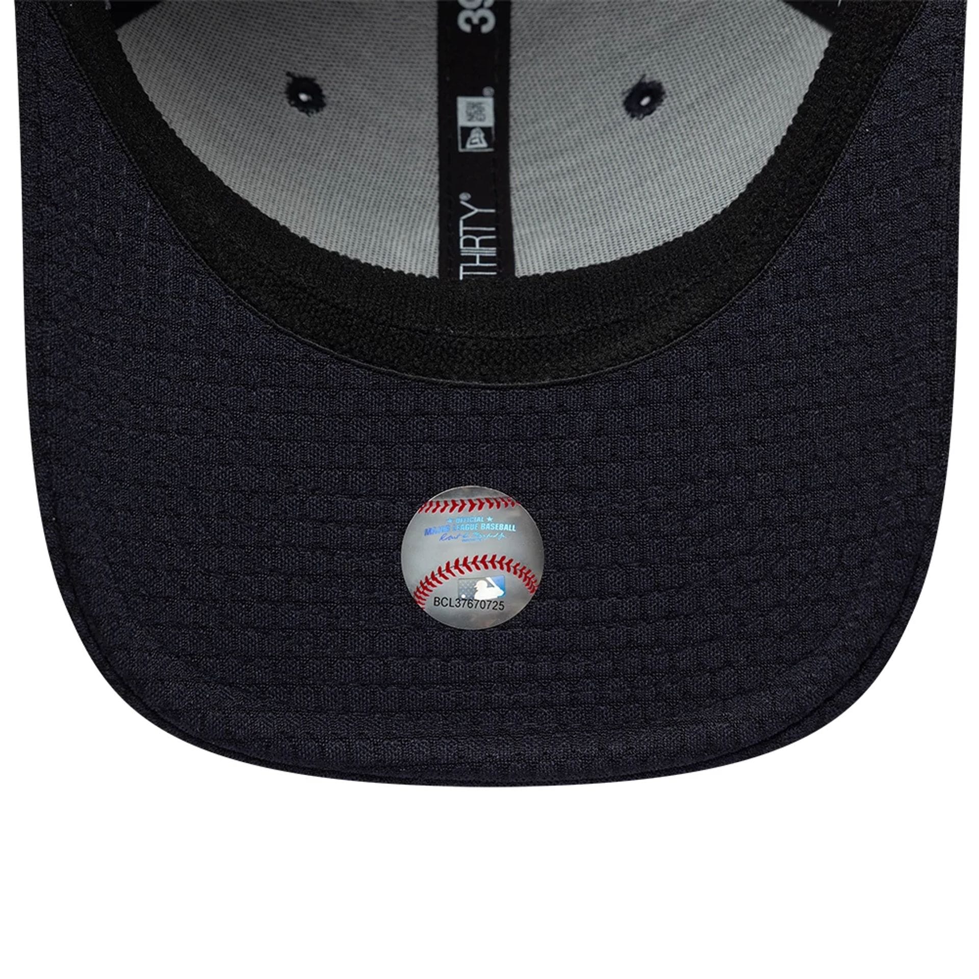 New York Yankees MLB Tech Navy 39THIRTY Stretch Fit Cap - Image 7
