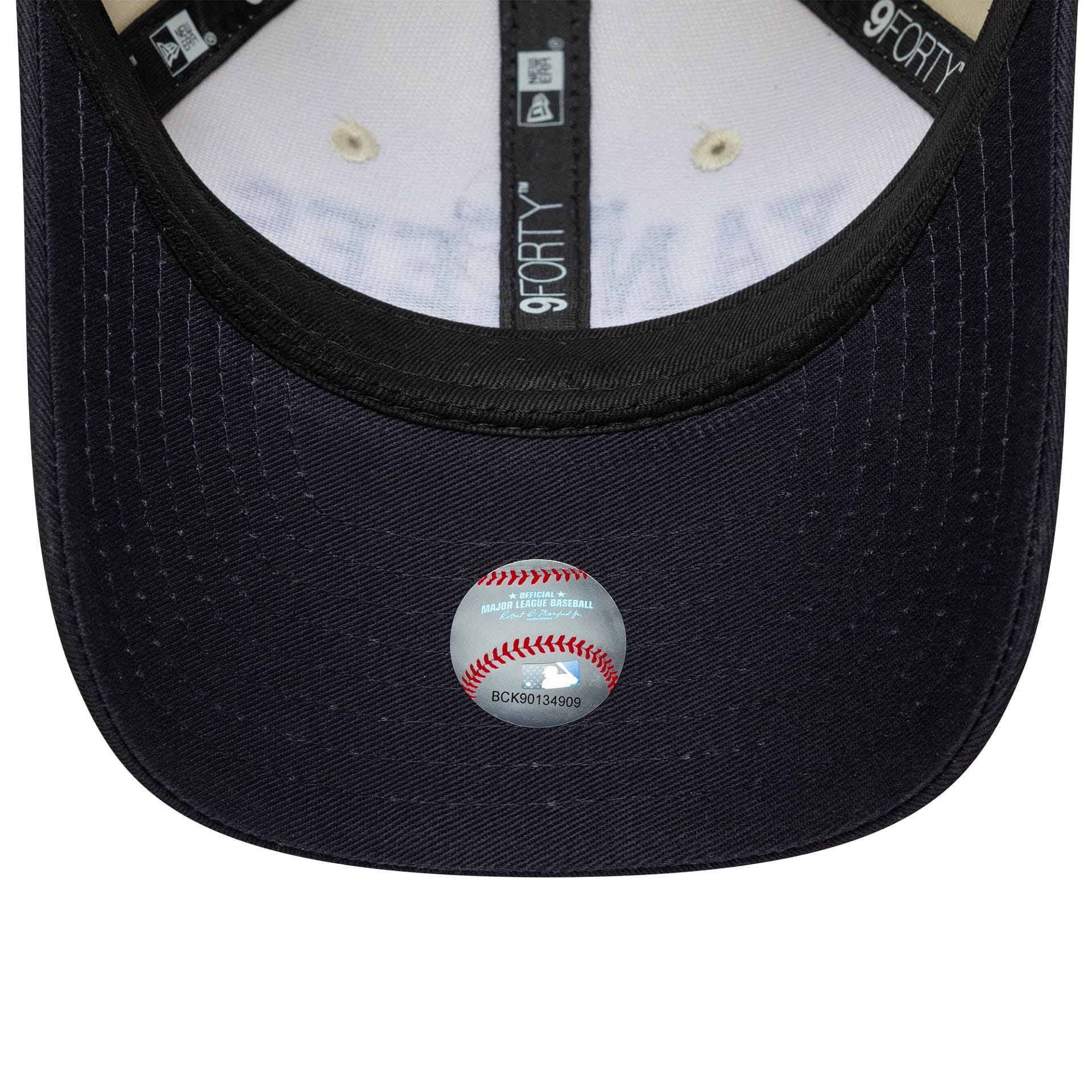 New York Yankees Youth MLB Wordmark Black 9FORTY M-Crown Cap - Image 5